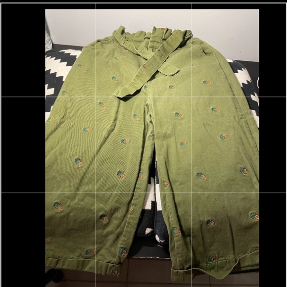 Green pineapple capris - Picture 1 of 7